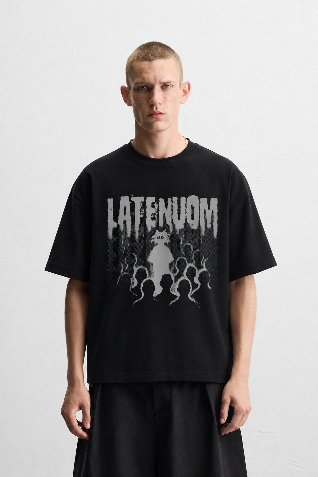 LATENOOM – Lost in the Crowd Black (Box Fit )