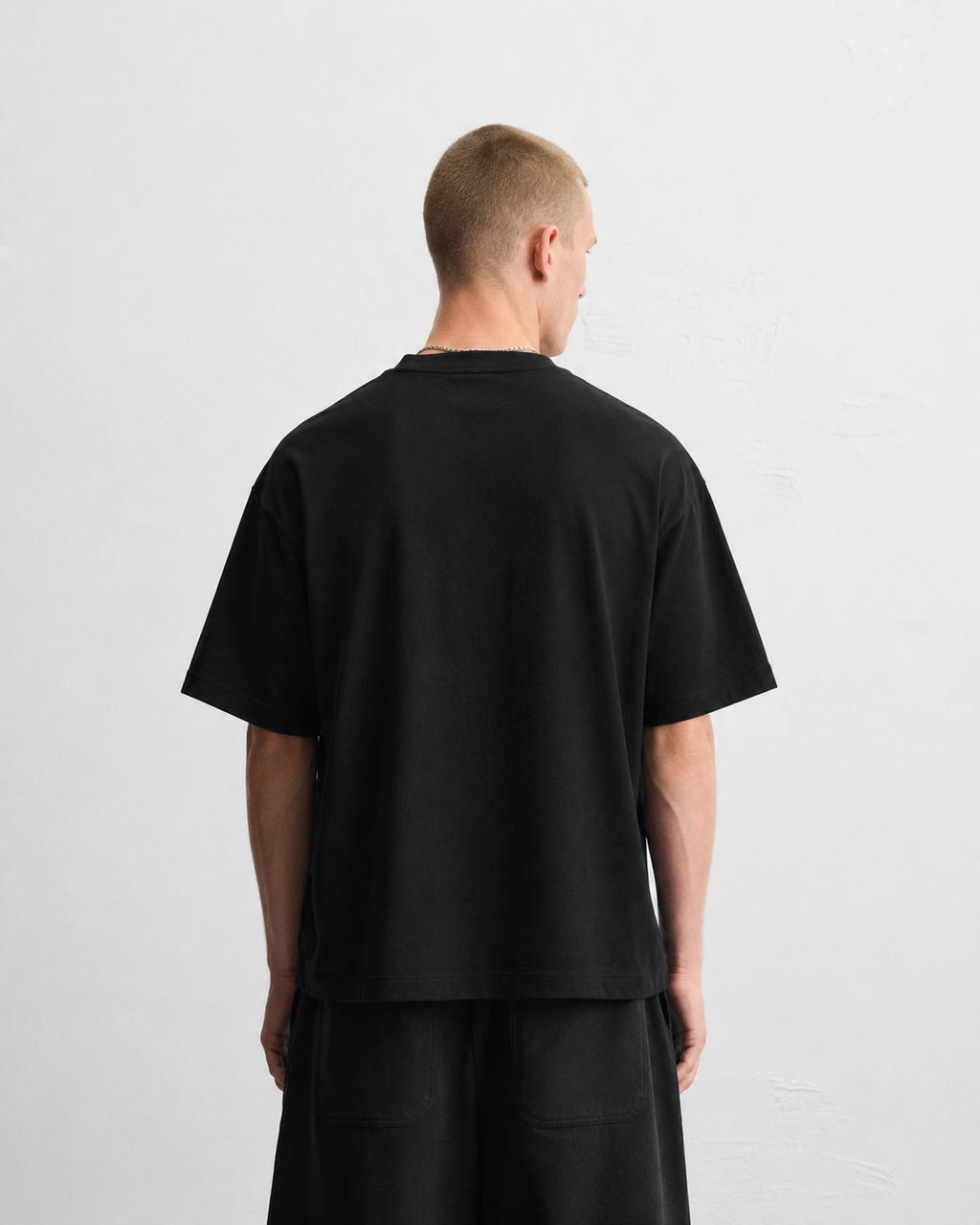 LATENOOM – Lost in the Crowd Black (Box Fit )