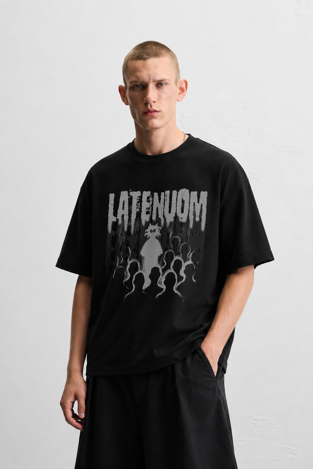 LATENOOM – Lost in the Crowd Black (Box Fit )