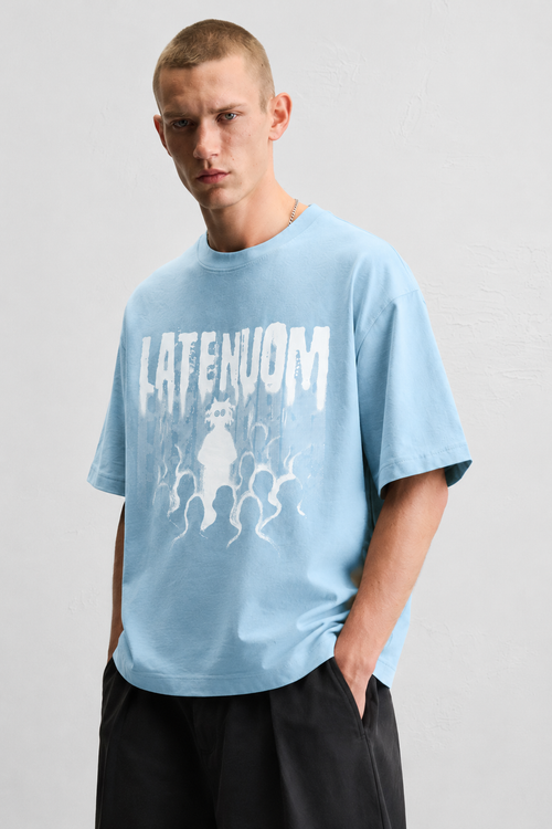 LATENOOM – Lost in the Crowd Baby Blue (Box Fit )