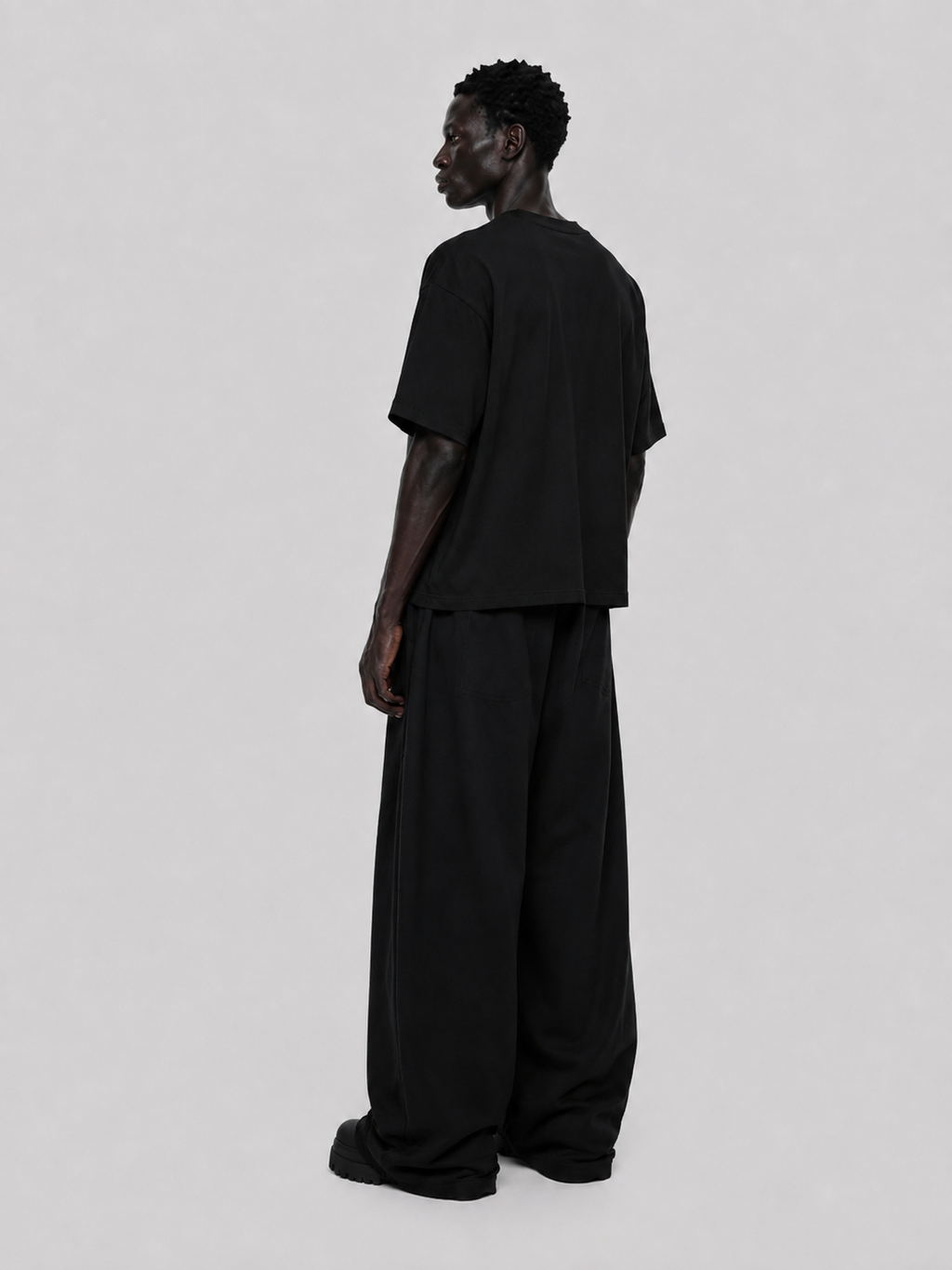 LATENOOM – Lost in the Crowd Black (Box Fit )