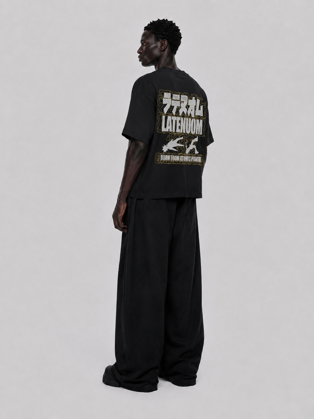 LATENUOM Motion Tee Black (Box fit )